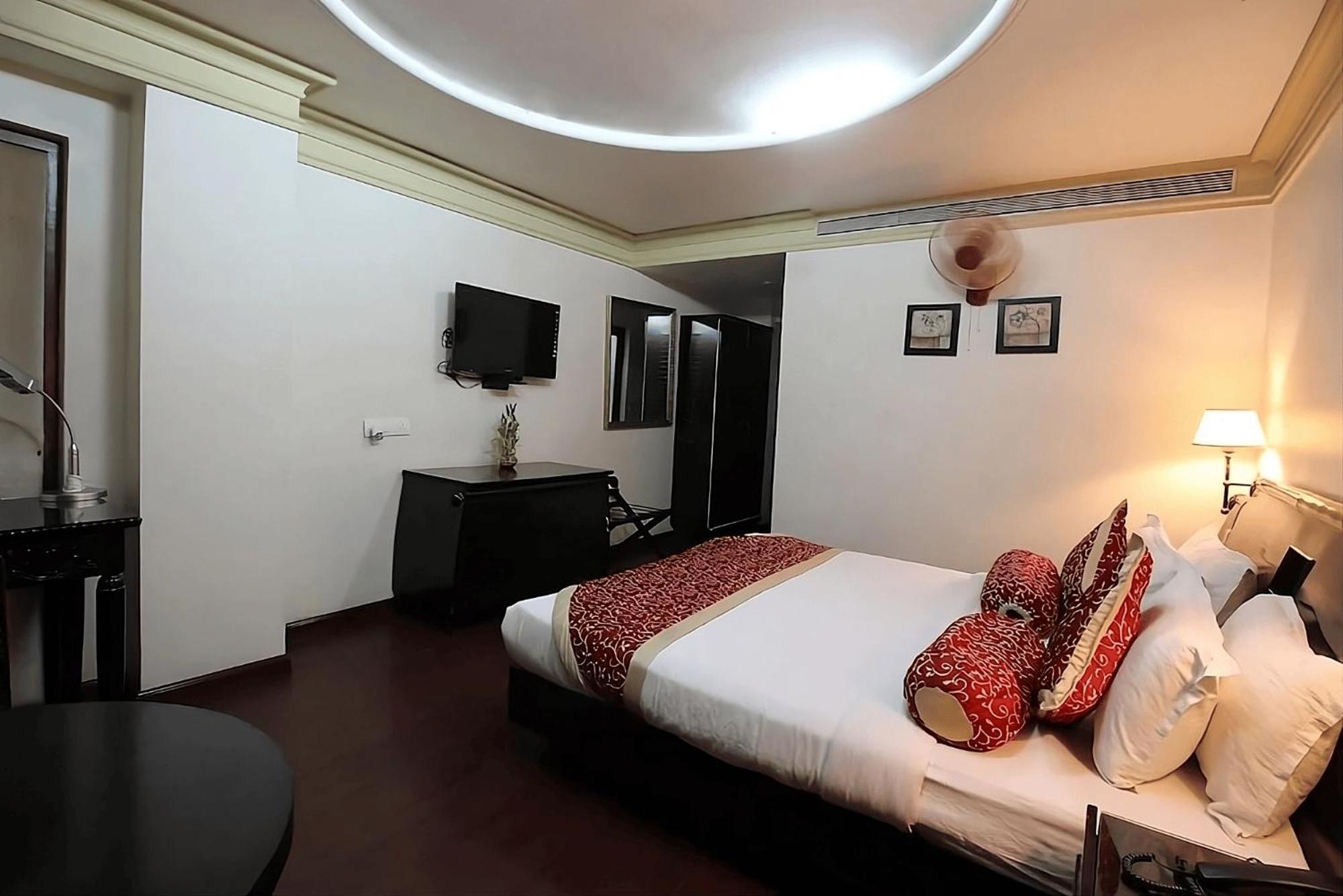 The Nagpur Ashok Hotel Room photo